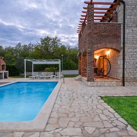 Paradis 14 Comfortable 4* Butkovići